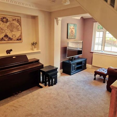 Large 4 Bedroom House On The River Wensum Sleeps 13 노리치 외부 사진