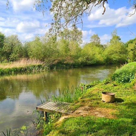 Large 4 Bedroom House On The River Wensum Sleeps 13 노리치 외부 사진
