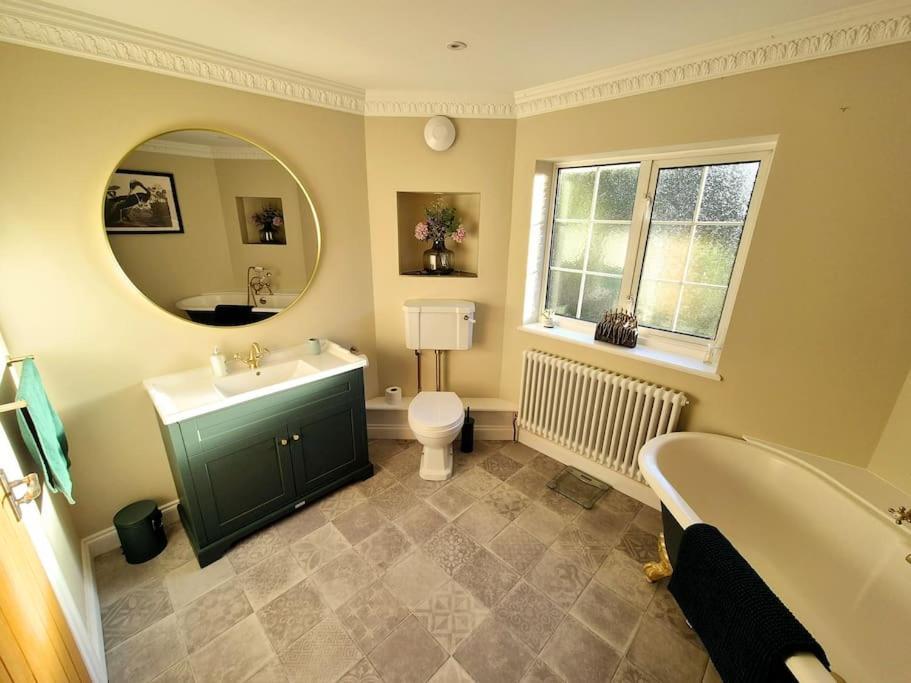 Large 4 Bedroom House On The River Wensum Sleeps 13 노리치 외부 사진