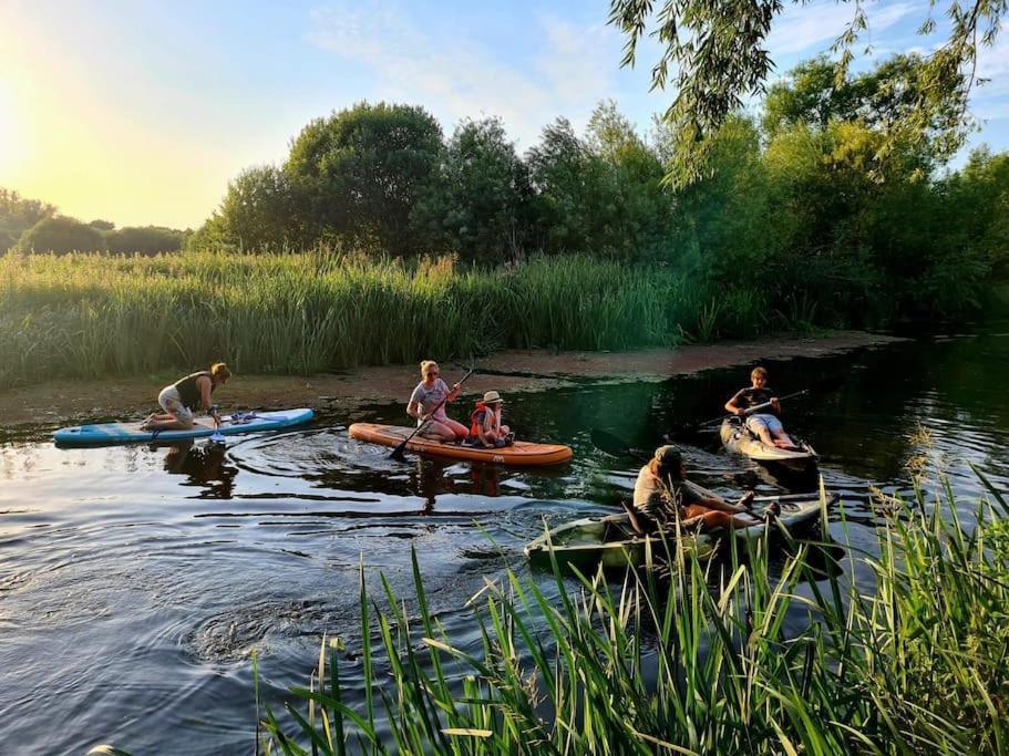 Large 4 Bedroom House On The River Wensum Sleeps 13 노리치 외부 사진