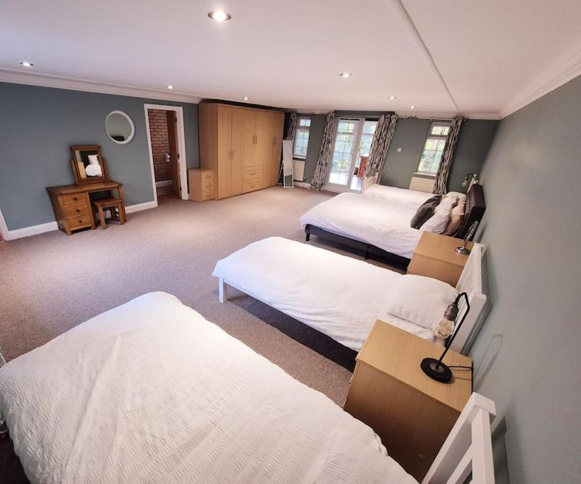 Large 4 Bedroom House On The River Wensum Sleeps 13 노리치 외부 사진