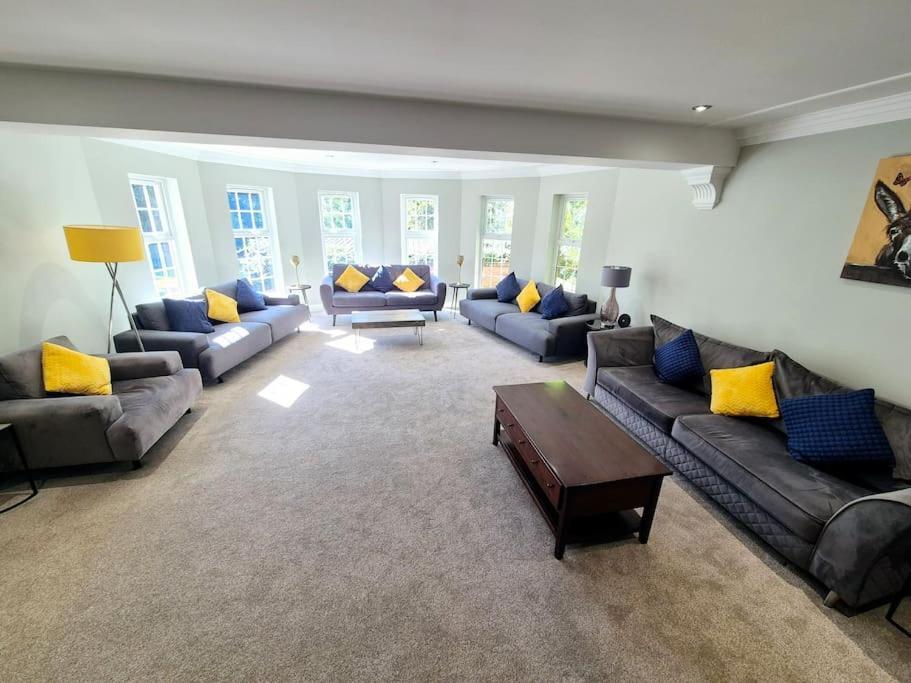 Large 4 Bedroom House On The River Wensum Sleeps 13 노리치 외부 사진