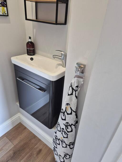 Large 4 Bedroom House On The River Wensum Sleeps 13 노리치 외부 사진