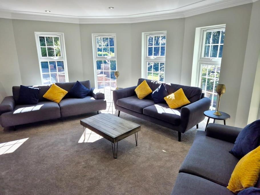 Large 4 Bedroom House On The River Wensum Sleeps 13 노리치 외부 사진