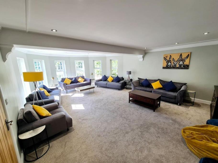 Large 4 Bedroom House On The River Wensum Sleeps 13 노리치 외부 사진