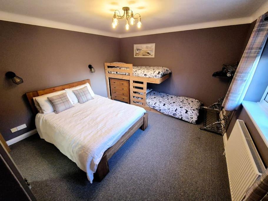 Large 4 Bedroom House On The River Wensum Sleeps 13 노리치 외부 사진