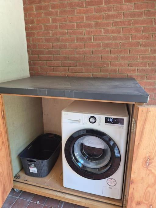 Large 4 Bedroom House On The River Wensum Sleeps 13 노리치 외부 사진