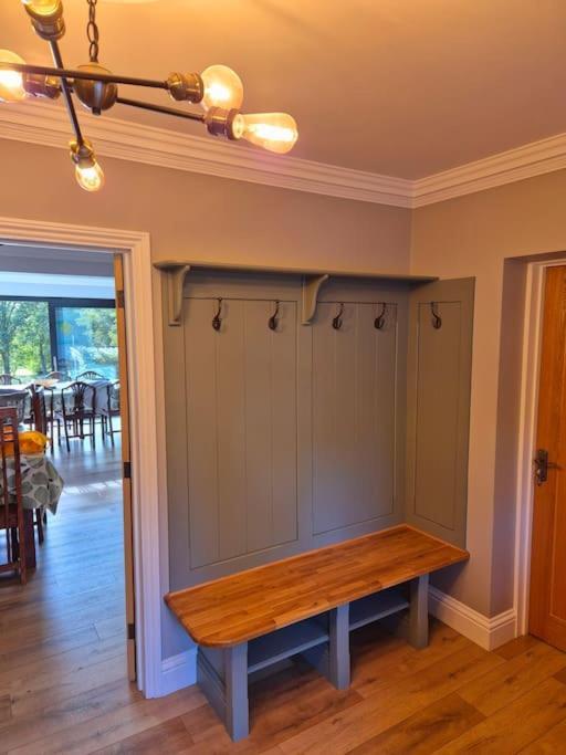 Large 4 Bedroom House On The River Wensum Sleeps 13 노리치 외부 사진