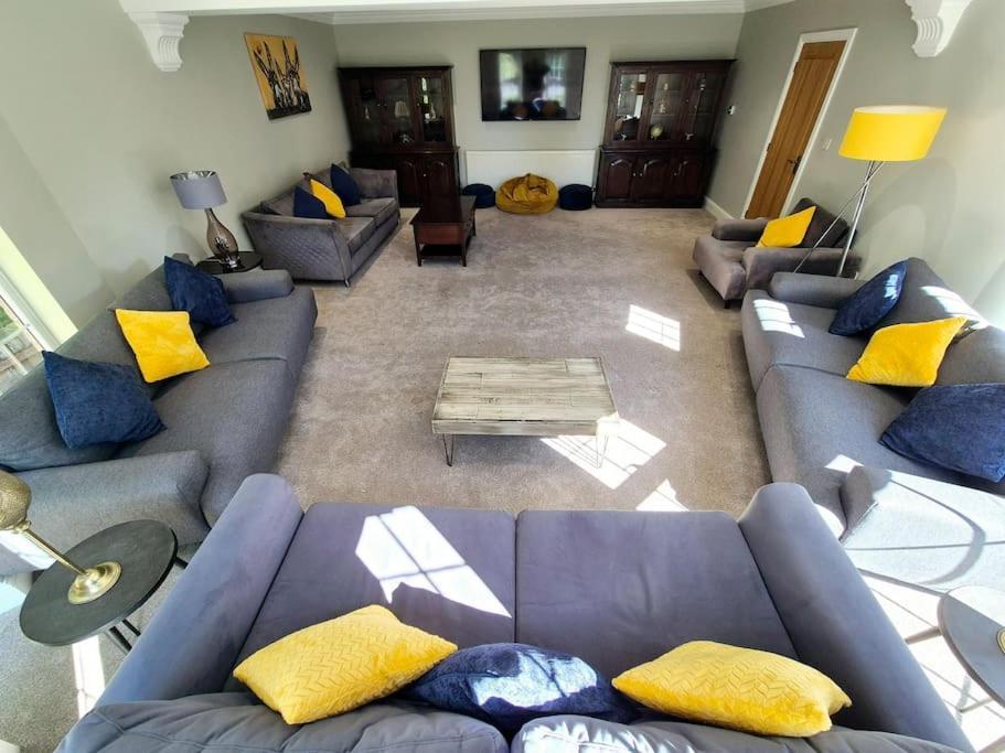 Large 4 Bedroom House On The River Wensum Sleeps 13 노리치 외부 사진