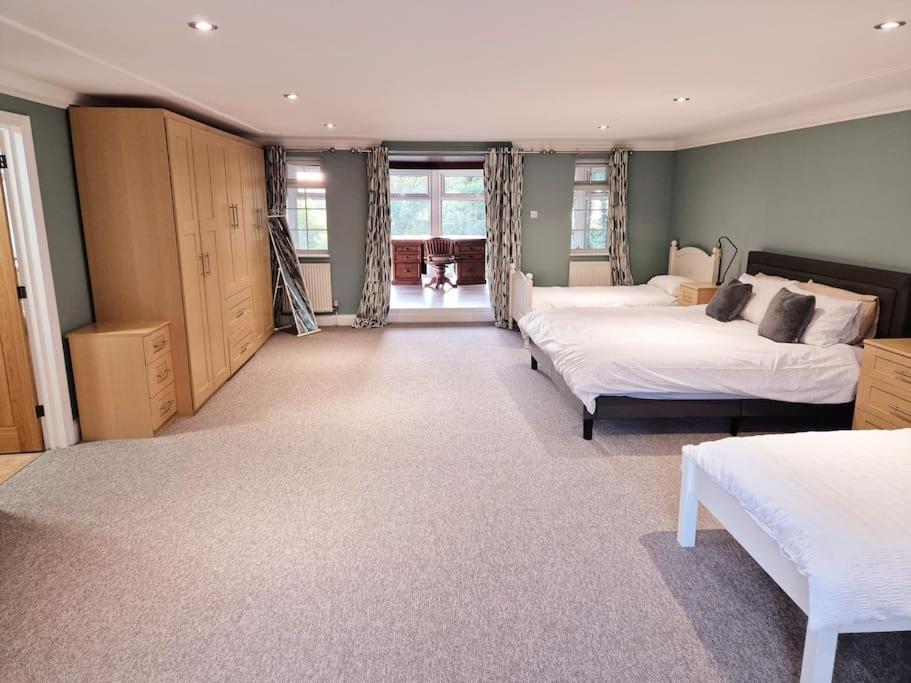Large 4 Bedroom House On The River Wensum Sleeps 13 노리치 외부 사진
