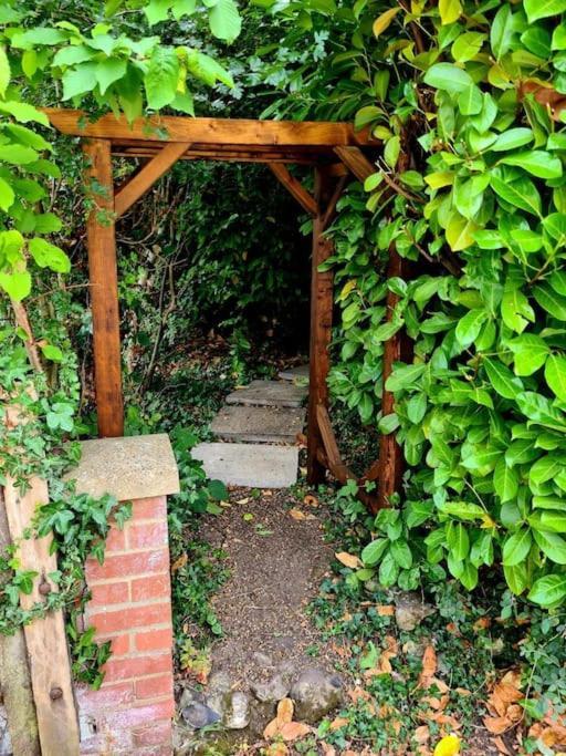 Large 4 Bedroom House On The River Wensum Sleeps 13 노리치 외부 사진