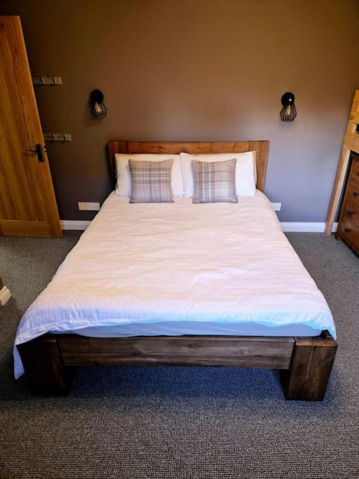 Large 4 Bedroom House On The River Wensum Sleeps 13 노리치 외부 사진