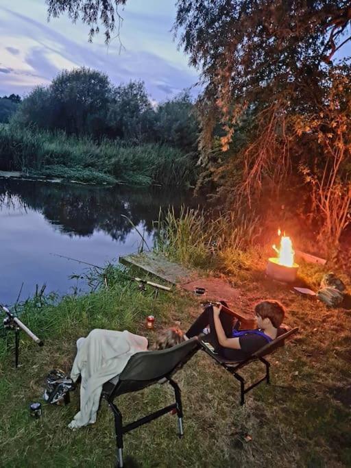 Large 4 Bedroom House On The River Wensum Sleeps 13 노리치 외부 사진