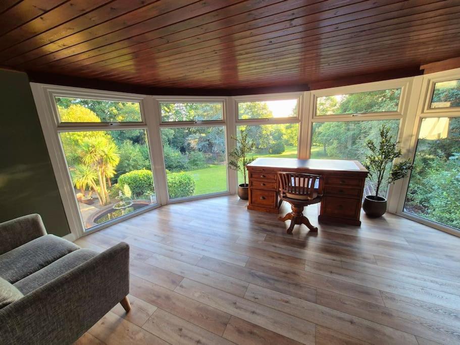 Large 4 Bedroom House On The River Wensum Sleeps 13 노리치 외부 사진