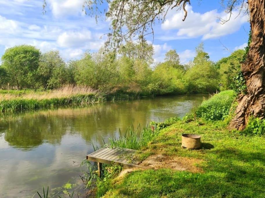 Large 4 Bedroom House On The River Wensum Sleeps 13 노리치 외부 사진