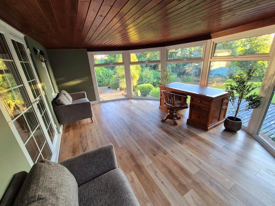 Large 4 Bedroom House On The River Wensum Sleeps 13 노리치 외부 사진