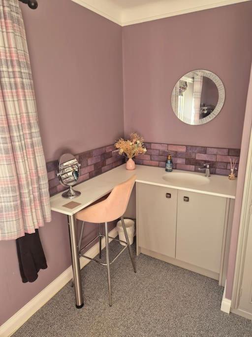 Large 4 Bedroom House On The River Wensum Sleeps 13 노리치 외부 사진