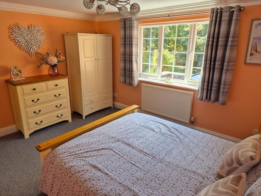 Large 4 Bedroom House On The River Wensum Sleeps 13 노리치 외부 사진